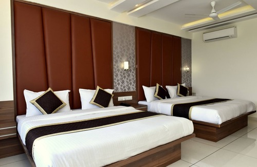 Ahmedabad Hotel | Hotel Royal Square by Sky Stays
