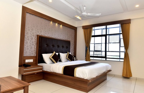 Ahmedabad Hotel | Hotel Royal Square by Sky Stays