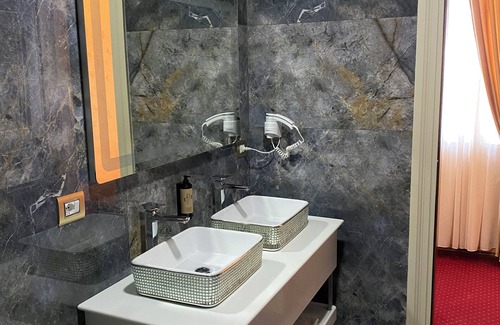 Shkoder Hotel | HOTEL ROZAFA
