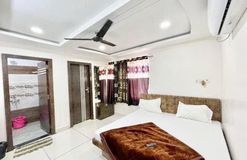 Ujjain Hotel | Hotel S H A L I M A R ! UJJAIN, Near Mahakal Temple & Railway station,Fully Air conditioned Rooms with Wifi And Parking, , BEST HOTEL IN UJJAIN