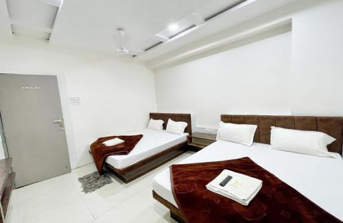Ujjain Hotel | Hotel S H A L I M A R ! UJJAIN, Near Mahakal Temple & Railway station,Fully Air conditioned Rooms with Wifi And Parking, , BEST HOTEL IN UJJAIN
