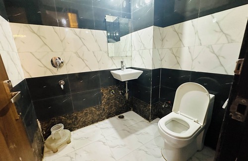 Mahipalpur Extension Hotel | Hotel S R Palace Unit BY Urban Luxury