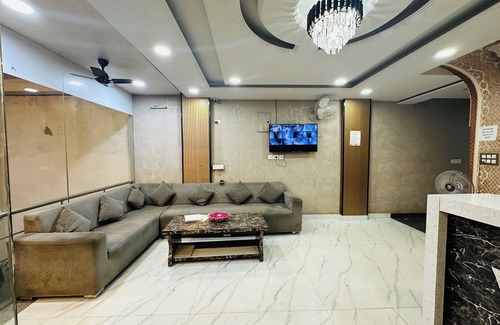 Mahipalpur Extension Hotel | Hotel S R Palace Unit BY Urban Luxury
