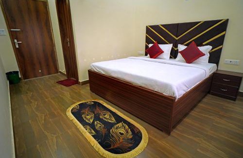 Mat Hotel | Hotel SD GRAND PALACE Near Shri Radha Krishna Vivah Sthali, Bhandirvan, Vrindavan