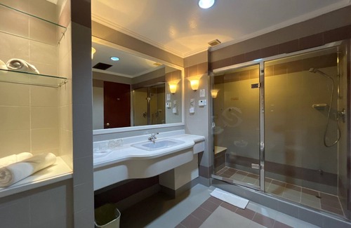 Downtown Kota Kinabalu Hotel | Hotel Shangri-La Kota Kinabalu