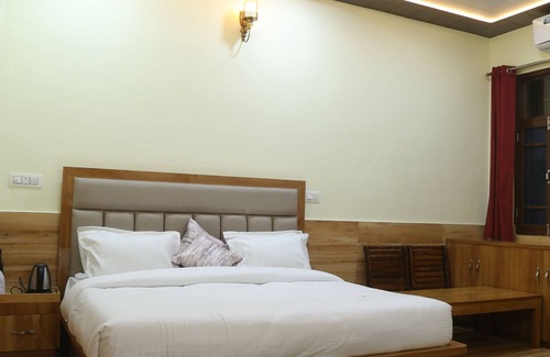 Palampur Hotel | Hotel Shani - Punjabi Rasoi