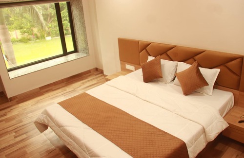 Sendhwa Hotel | Hotel Shanti Palace By GRB