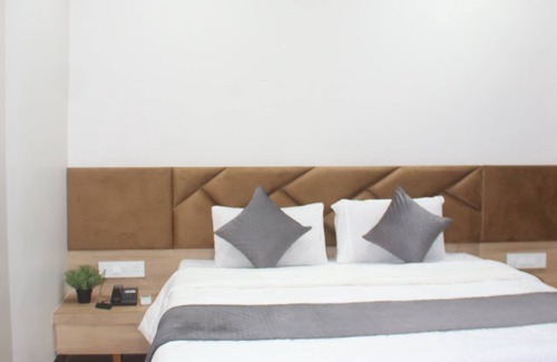 Sendhwa Hotel | Hotel Shanti Palace By GRB
