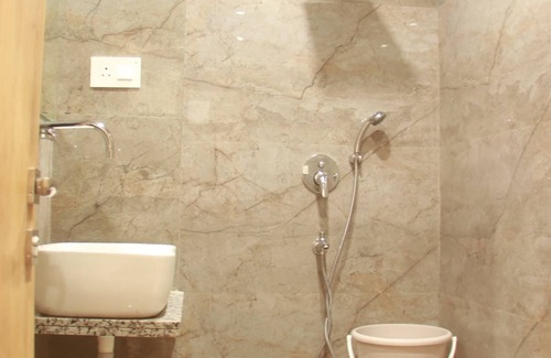 Sendhwa Hotel | Hotel Shanti Palace By GRB
