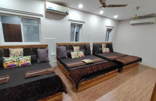 Ujjain Casa | Hotel Shree Kedarnath in front of railway station platform no 8