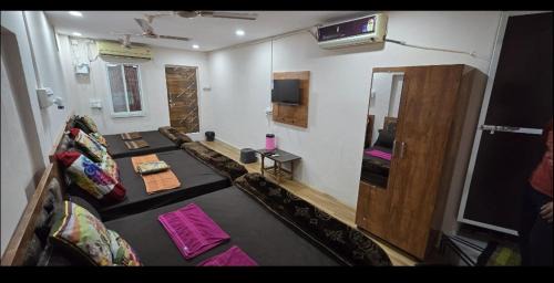 Ujjain Casa | Hotel Shree Kedarnath in front of railway station platform no 8