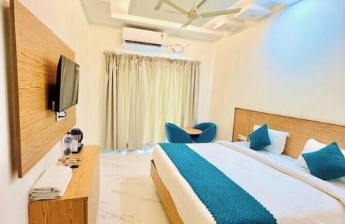 Barsana Hotel | Hotel Shri Radha Orchid