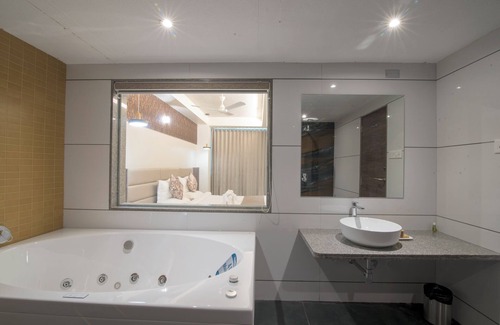 Ahmedabad Hotel | Hotel Silvera Grand