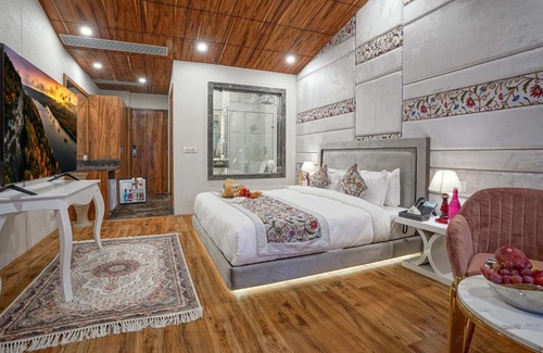 Dal Lake Hotel | Hotel Snow Land