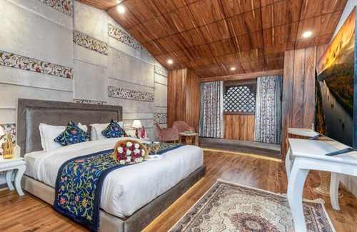 Dal Lake Hotel | Hotel Snow Land