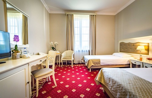 Sobienie Jeziory Hotel | Hotel Sobienie Krolewskie