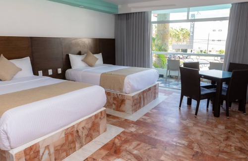 Zona Dorada Hotel | Hotel Solamar Inn