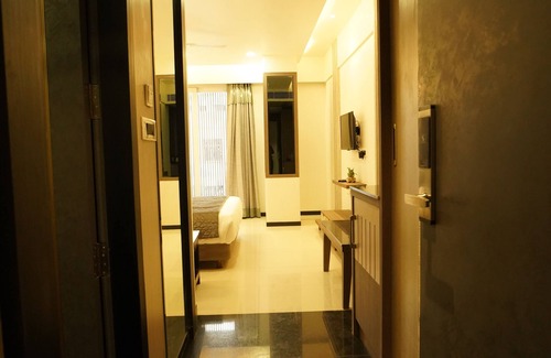 Mahmoorganj Hotel | Hotel Square S