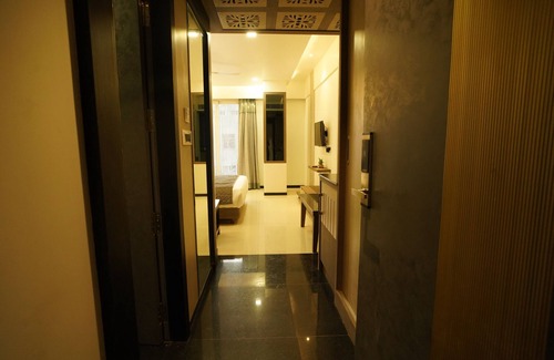 Mahmoorganj Hotel | Hotel Square S
