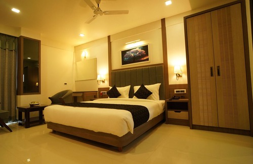 Mahmoorganj Hotel | Hotel Square S