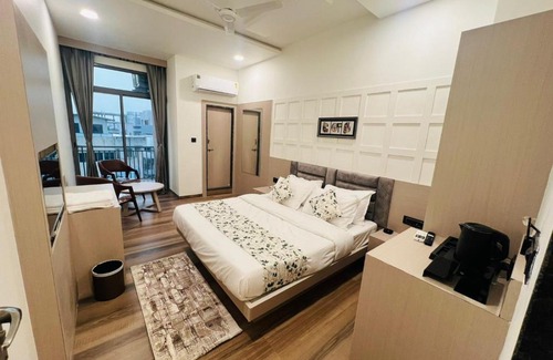 Anand Hotel | HOTEL SR LAXMI
