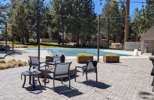 Century West Casa | Hotel-Style, King Bed, Ground Floor Condo-324B