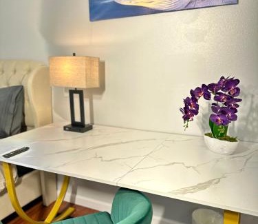 Communipaw Casa | Hotel-Style, No Host, Professionally Managed ID252