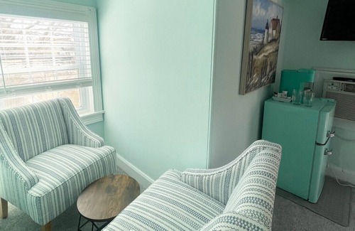 Beach Haven Casa | Hotel style room 300' from beach