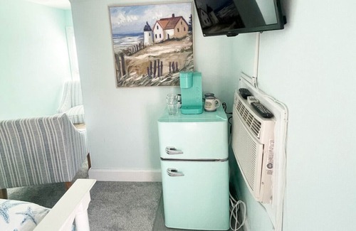 Beach Haven Casa | Hotel style room 300' from beach