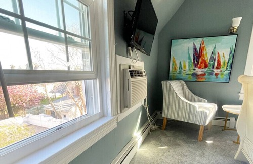 Beach Haven Casa | Hotel style room 300' from beach