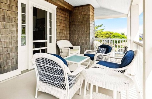Beach Haven Casa | Hotel style room 300' from beach