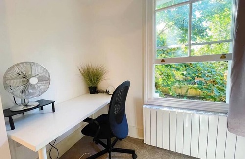 Vassall Casa | Hotel Style Studio with King Bed +Kitchen