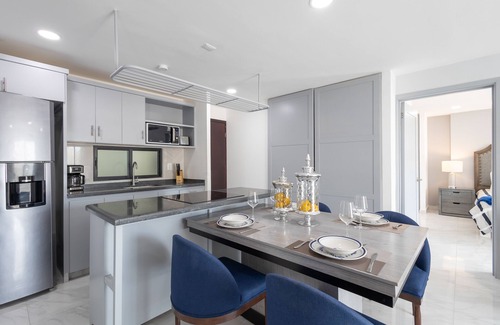 Centro de Cabo San Lucas Casa | Hotel suite with ocean-view rooftop infinity pool, balconies & AC - dog-friendly