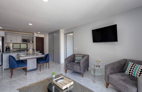 Centro de Cabo San Lucas Casa | Hotel suite with ocean-view rooftop infinity pool, balconies & AC - dog-friendly
