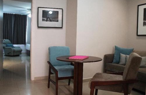 León Hotel | Hotel Suites México Plaza León Campestre