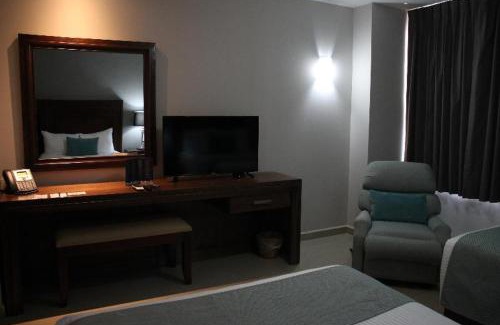 León Hotel | Hotel Suites México Plaza León Campestre