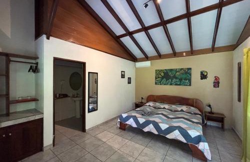 Cahuita Hotel | Hotel Suizo Loco Lodge & Resort