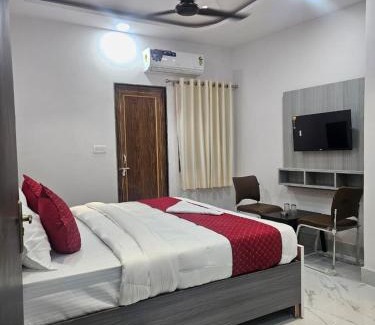 Varanasi Hotel | Hotel The PrabhaVati Palace Near Kashi Vishwanath Temple