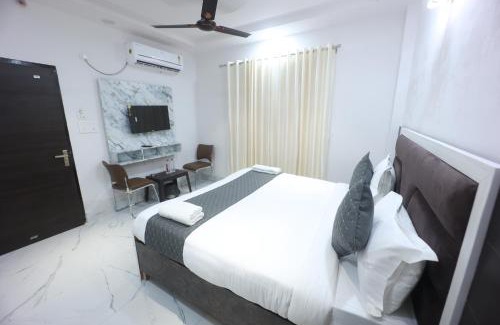 Varanasi Hotel | Hotel The PrabhaVati Palace Near Kashi Vishwanath Temple