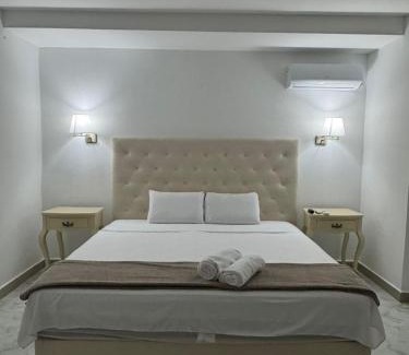 Simón Bolívar Casa | Hotel The Royalty Inn