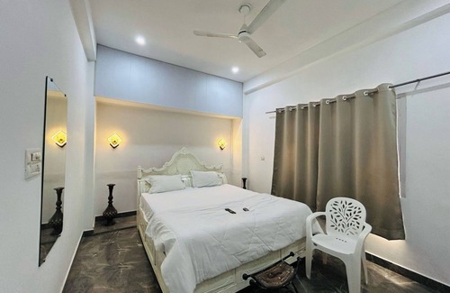Varanasi Hotel | Hotel The White House Varanasi