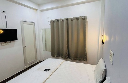 Varanasi Hotel | Hotel The White House Varanasi