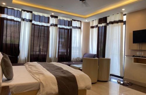 Lansdowne Hotel | Hotel Tirupati
