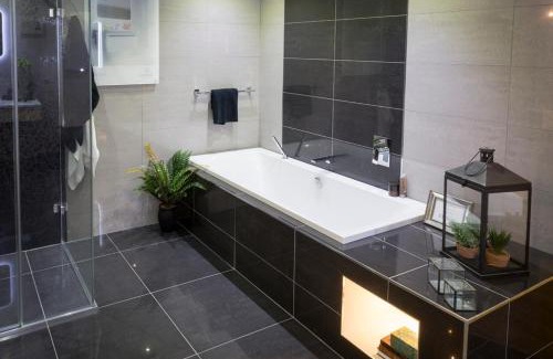 Bumi Serpong Damai Hotel | Hotel TOmz2