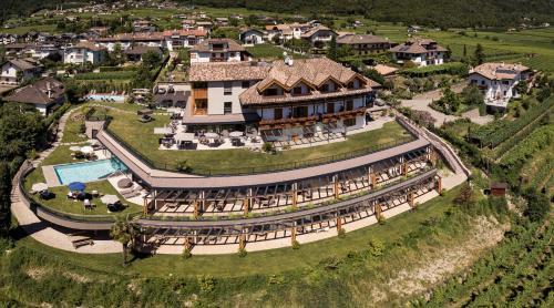 Caldaro Sulla Strada del Vino Hotel | Hotel Torgglhof