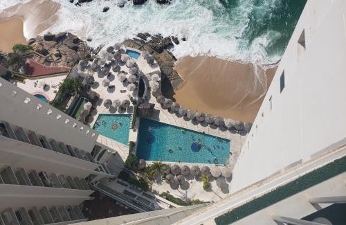 Club Deportivo Hotel | Hotel Torres Gemelas vista al mar a pie de playa