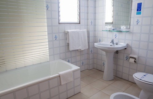 Centro de Conil de la Frontera Hotel | Hotel Tres Jotas
