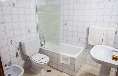 Centro de Conil de la Frontera Hotel | Hotel Tres Jotas