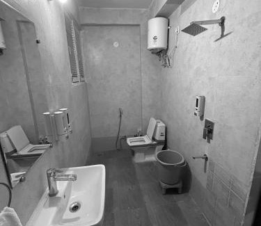 South West Apartamento | Hotel Trident Inn- Sarai Kale Khan Railway station