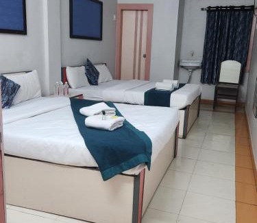 Dwarka Hotel | Hotel Trimurti
